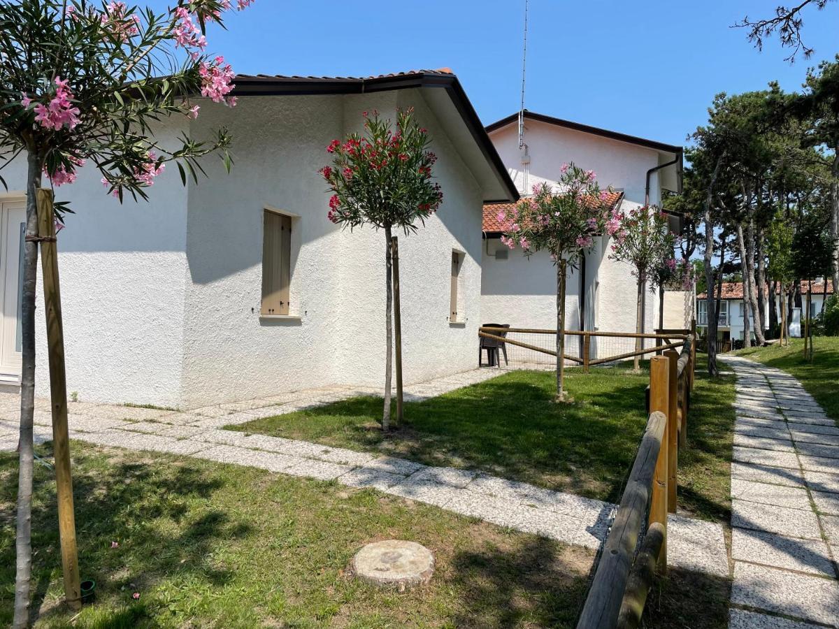 Ville Pinetine Bibione Bagian luar foto