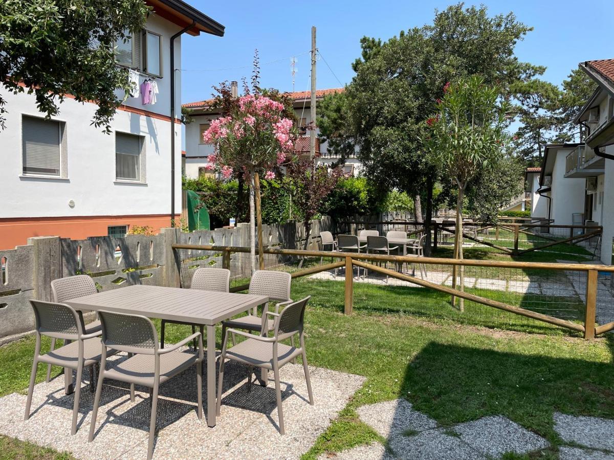 Ville Pinetine Bibione Bagian luar foto